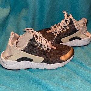 Womens 8.5 Nike air huarache